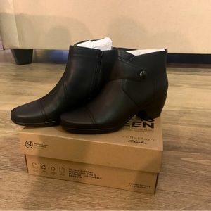 Brand New, Never Worn, Clarks Bootie Emily Calle 81/2 Narrow
